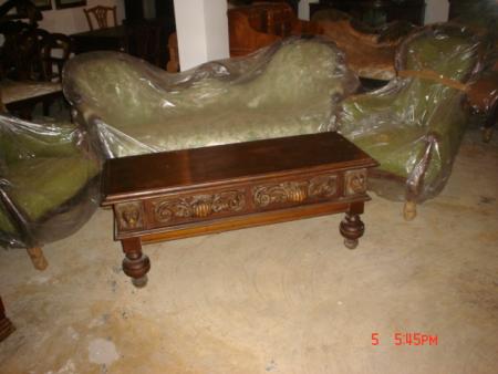 ensemble meridienne et fauteils anglais plus table rustique