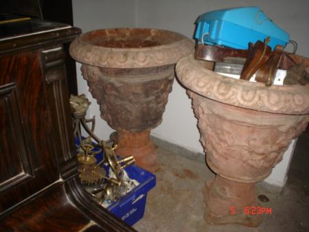 deux grands vases decoratifs pour entrée de villa ou ferme  1,20m de hauteur