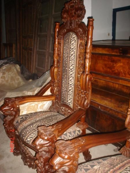 paire de grande chaise exibitioniste